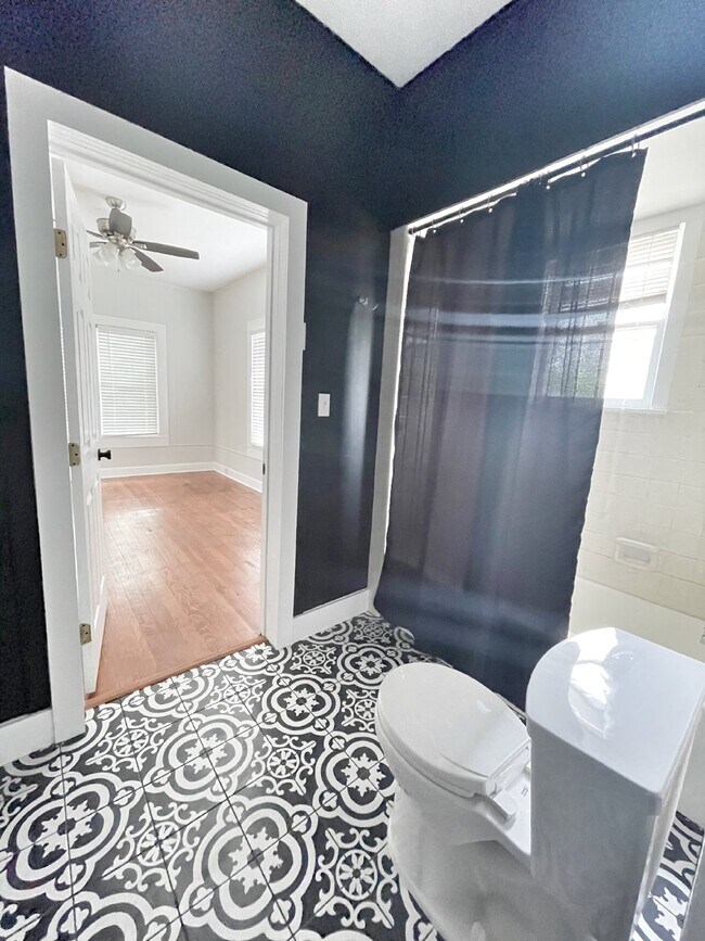 Building Photo - Charming 2 Bedroom, 2 Bath Home on Corner ...