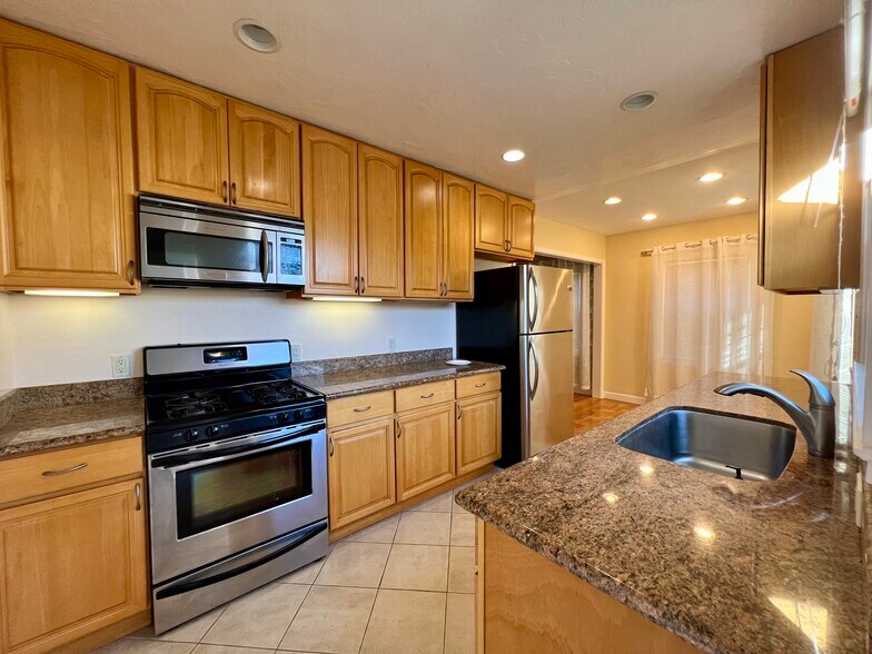 Building Photo - 127 22nd Ave