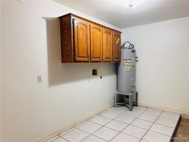 Building Photo - 19-31 1/2 W 31st 1/2 St