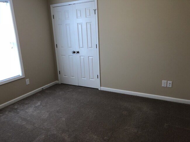 Building Photo - Available to show! **MOVE-IN Special $250 off the 1st full month's rent.**