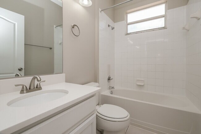 Building Photo - 3696 Braemere Dr