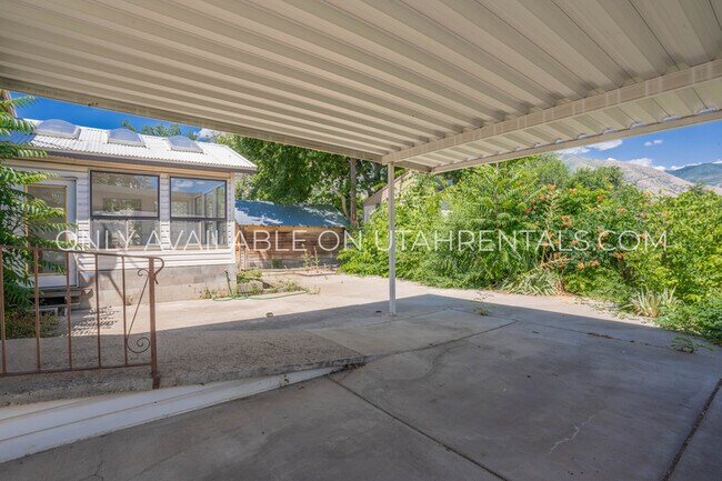 Building Photo - 357 S 200 W St