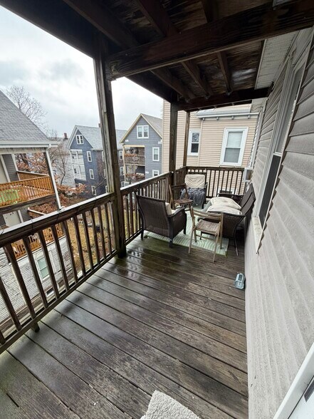 Building Photo - 121 Hillside St