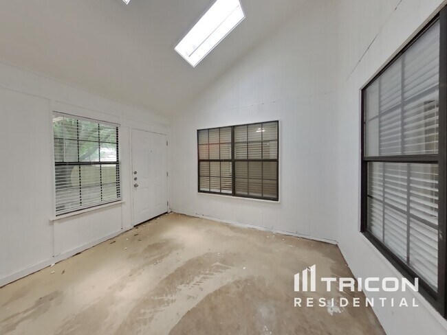 Building Photo - 1029 Twin Falls Dr