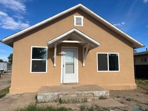 Building Photo - 1009 S Lea Ave