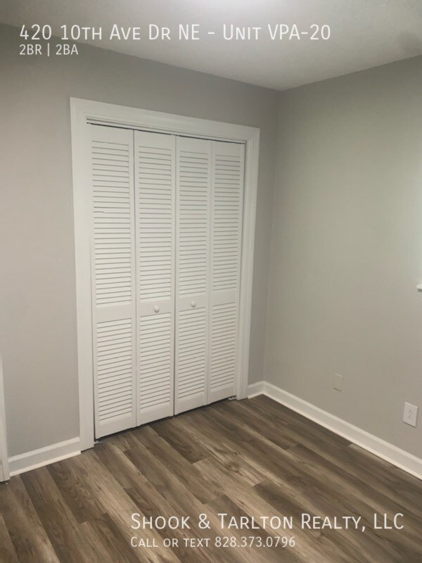 Building Photo - 420 10th Ave Dr NE