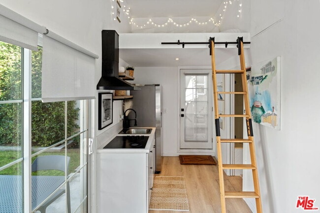 Building Photo - 358 N Bronson Ave