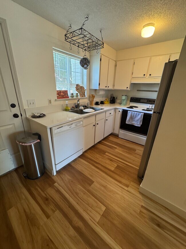 Building Photo - 2800 Highcliff Ct