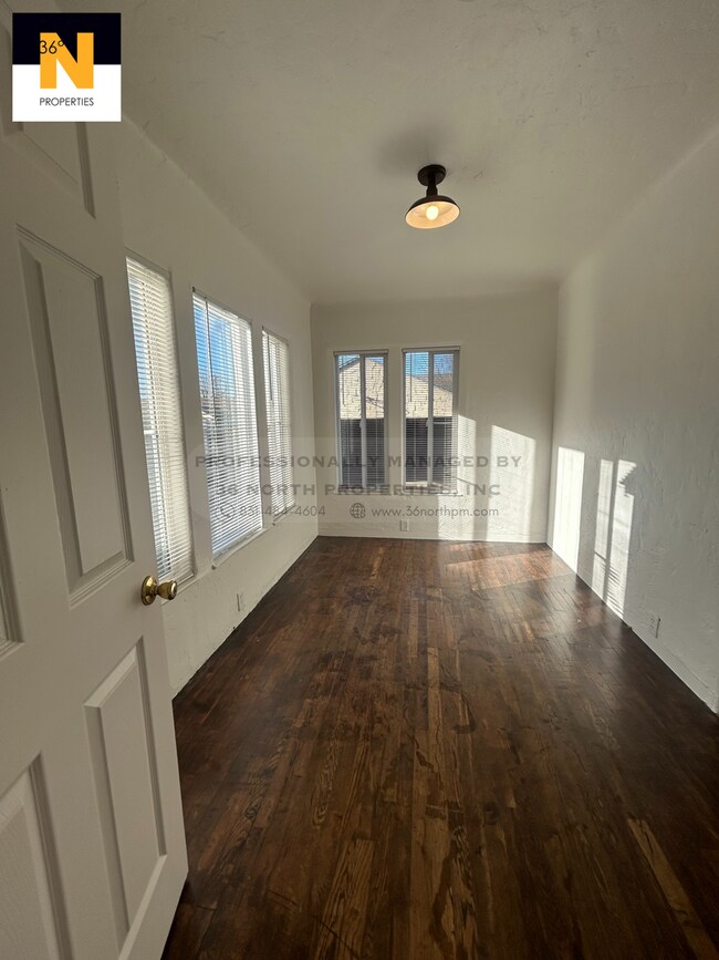 Building Photo - 216 7th St