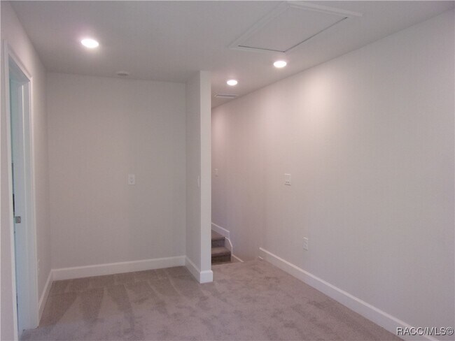 Building Photo - 219 Bittern Lp