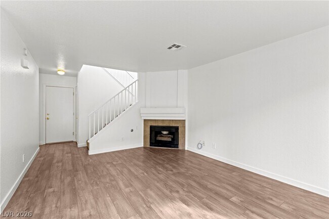 Building Photo - 2212 Silver Pine Dr