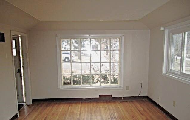 Building Photo - 823 Elm St