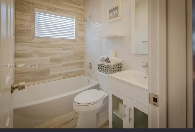 Building Photo - 555 NE 71st St