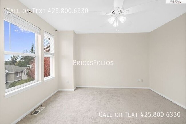 Building Photo - Prime Bellevue Location – Parkside Townhom...