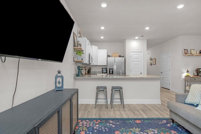 Building Photo - 1026 McLaren Cir