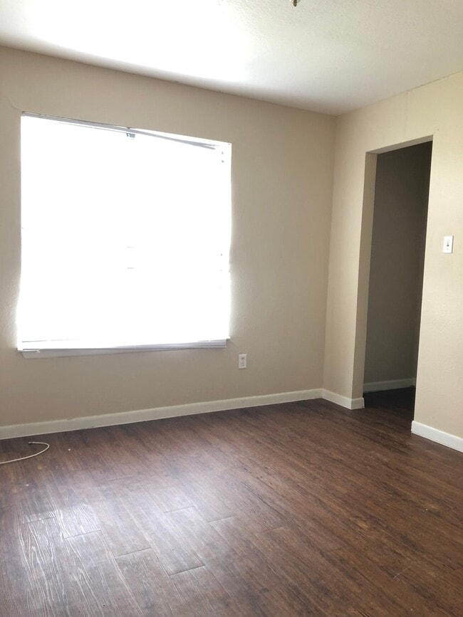 Building Photo - 7549 Windsor Oaks