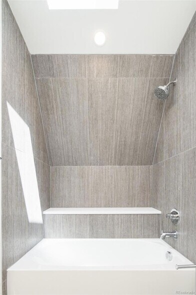 Building Photo - 267 S Jackson St