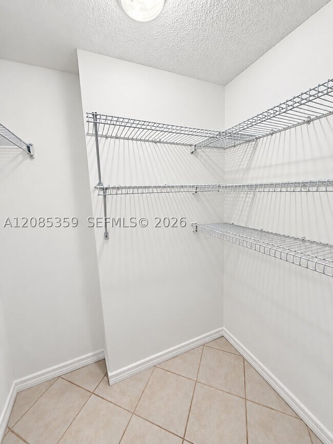 Building Photo - 540 Brickell Key Dr