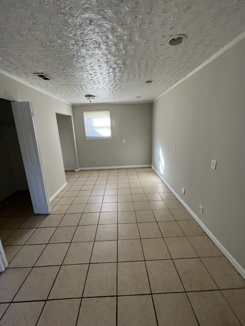 Building Photo - 2344 S Keystone Ave