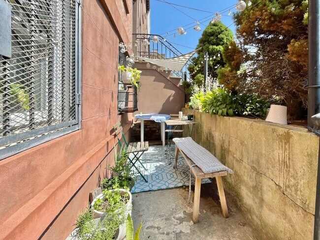 Building Photo - 278 3rd St
