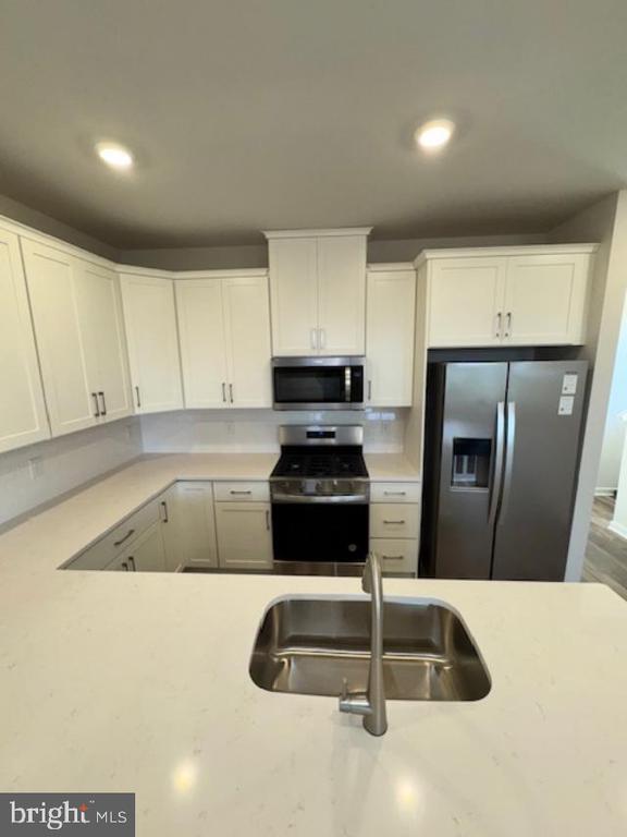 Building Photo - 701 Platinum Dr