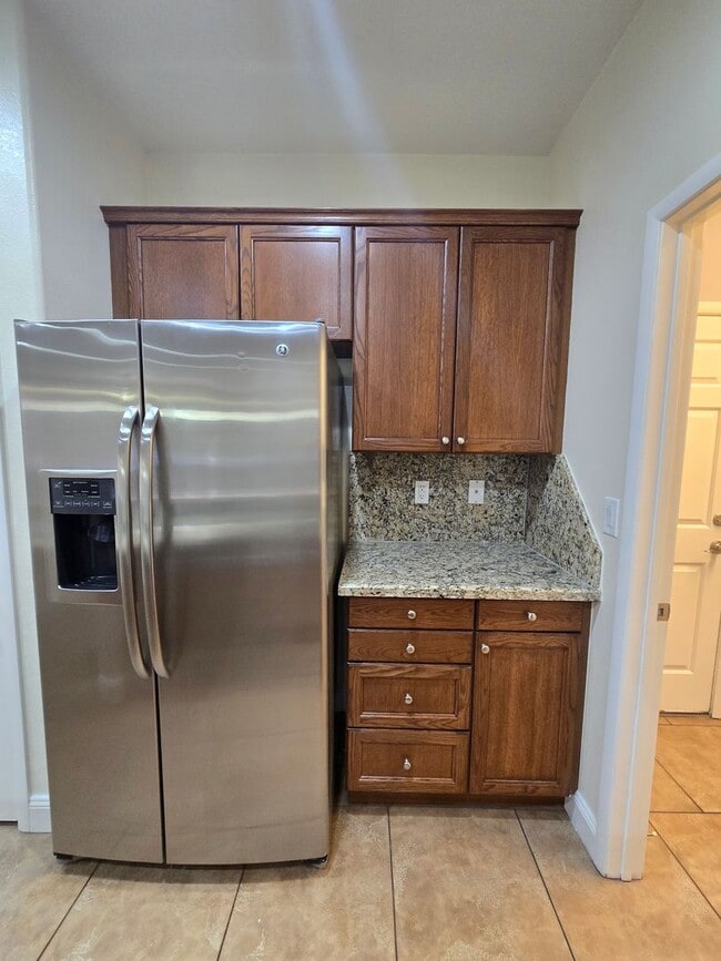 Building Photo - A Beautiful Single Story Townhouse! 3 Bed,...