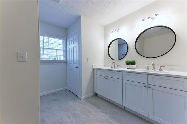 Building Photo - 2208 Heritage Trace Dr