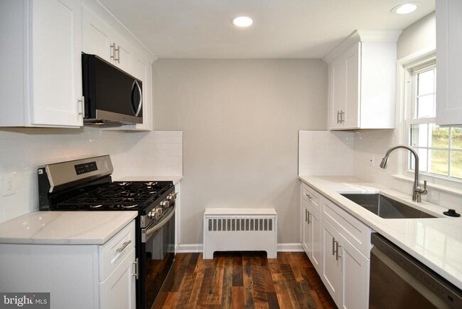 Building Photo - 3811 Forestdale Ave