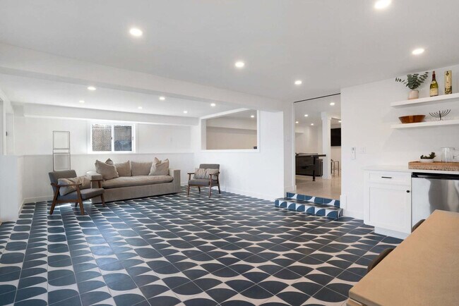 Building Photo - 1835 Naugles Dr