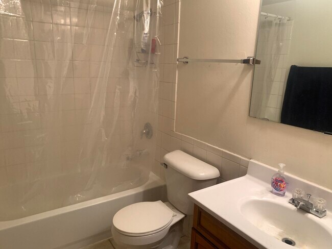 Building Photo - 3536 S 77th St