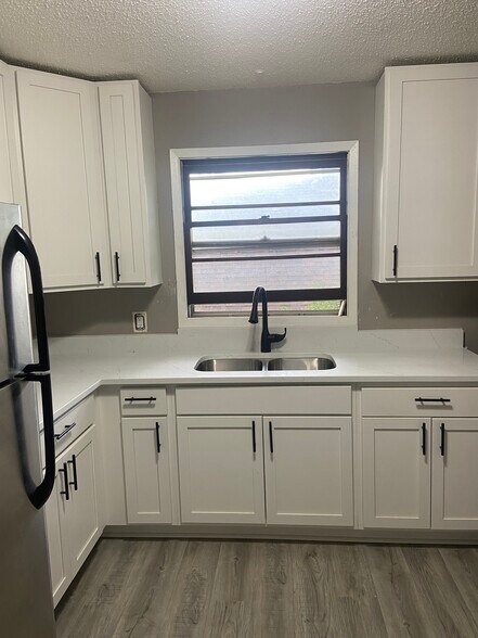 Building Photo - 332 Quincy St NE