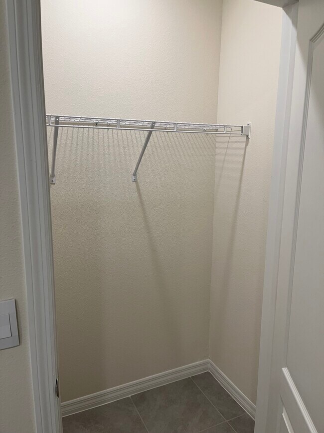 Building Photo - 2917 Canary Ln