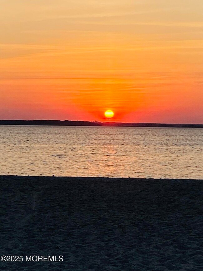 Building Photo - 104 5th Ave