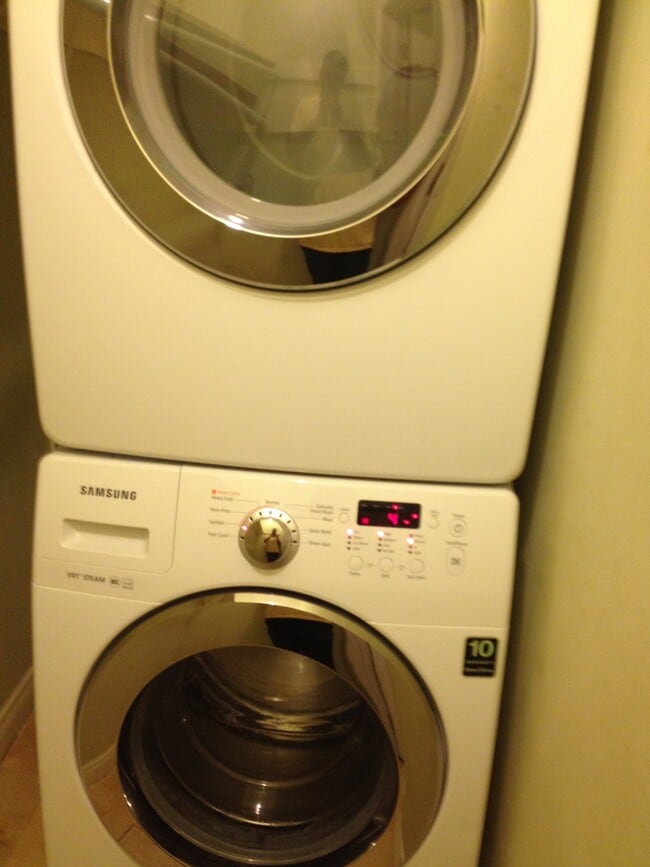 Washer Dryer - 11370 W Sunset Blvd