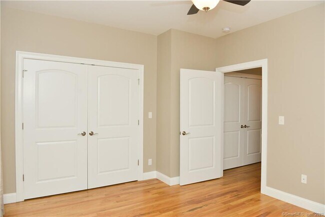 Building Photo - 17 Brookview Cir
