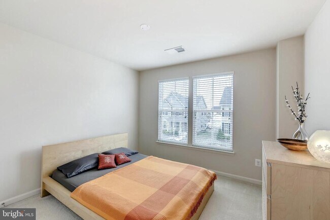 Building Photo - 23417 Gardenwalk Dr