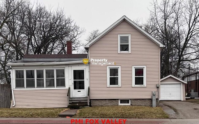 Building Photo - Charming 3-Bedroom Home in Menasha, WI with Spacious Layout!