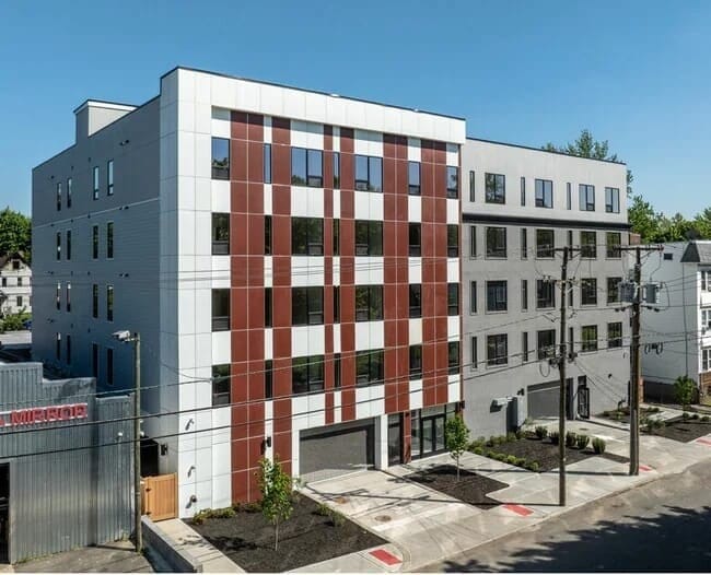 Building Photo - 130 Ellis Ave