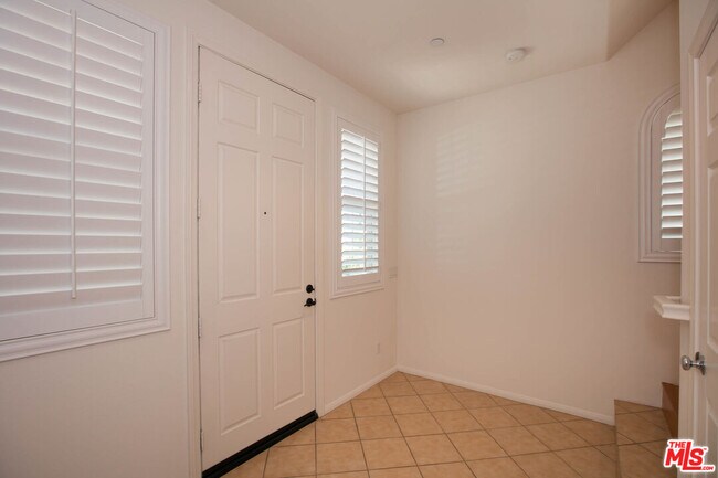 Building Photo - 720 S San Fernando Blvd