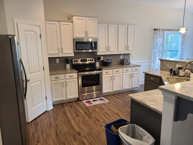 Building Photo - 3 Bedroom 2 bath home - The Landing at Mil...