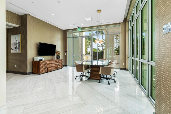 Building Photo - 495 E Royal Palm Rd