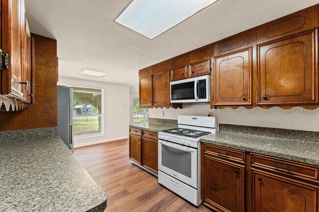 Building Photo - 1505 Gladiola Ave