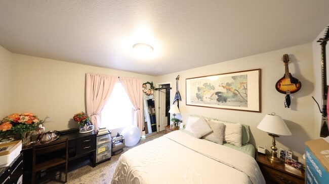 Building Photo - 3 Bed 2 Bath - Pet Friendly - Groups - NAS Whidbey