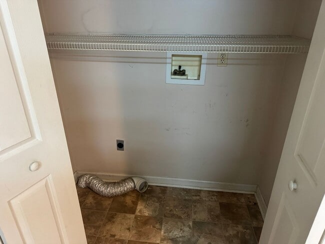 Building Photo - Blackberry Ln Duplex