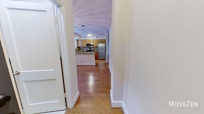 Building Photo - 2425 Vail Ave