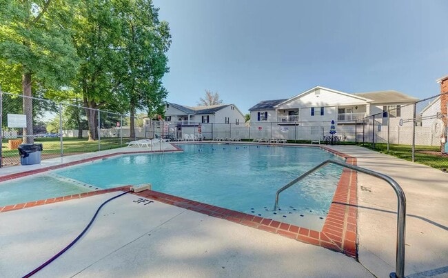 Community Pool - 4329 Chateau de Ville Dr