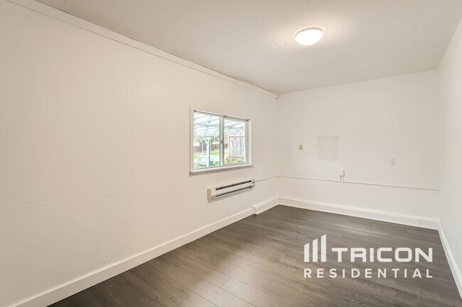 Building Photo - 1020 S 76th St