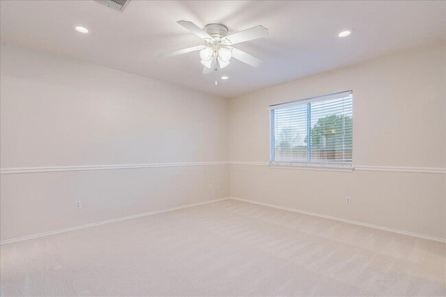 Building Photo - 267 Carolyns Way