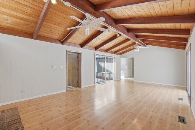 Building Photo - 5611 S Quincy St