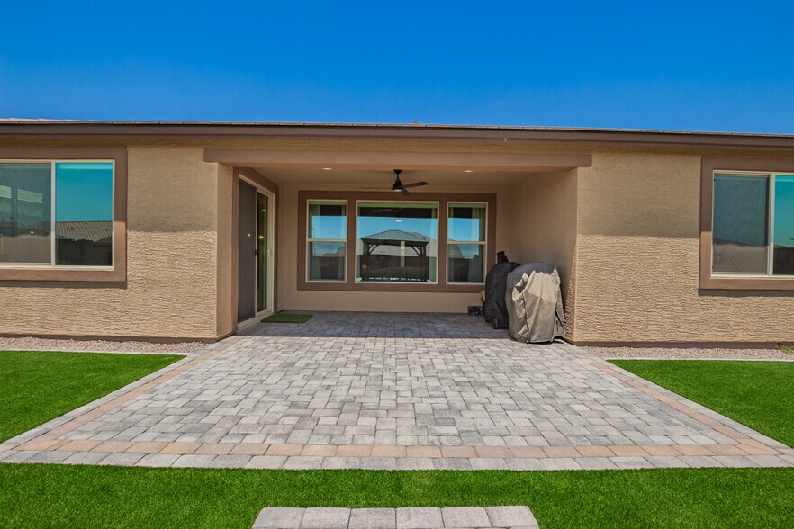 Building Photo - 18549 W Seldon Ln